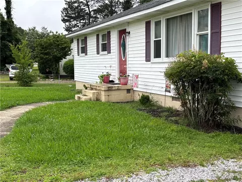 4704 River Rd, Petersburg, VA 23803