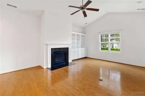 Living - 307 Kernel Ct, North Chesterfield, VA 23236 photo 3 of 4