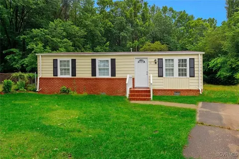 711 Bond Ln, Suffolk, VA 23434