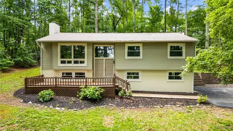 288 Golfers Cir, Appomattox, VA 24522