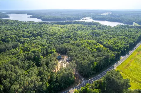 8570 Farmville Rd, Farmville, VA 23901