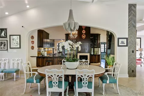 Dining - 4221 Stuart Ave, Richmond, VA 23221 photo 4 of 6