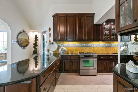 Kitchen - 4221 Stuart Ave, Richmond, VA 23221 photo 4 of 4