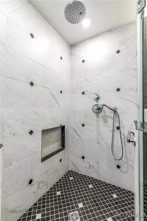 Bath - 4221 Stuart Ave, Richmond, VA 23221 photo 2 of 4