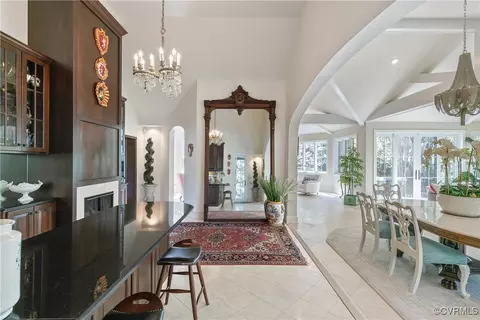 Dining - 4221 Stuart Ave, Richmond, VA 23221 photo 2 of 6