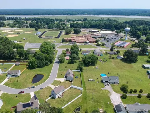 203 Pointers Dr, West Point, VA 23181 photo 6