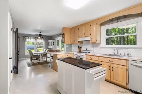 12067 Harcum Rd, Gloucester, VA 23061 photo 8