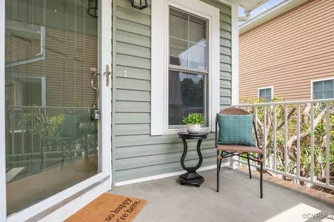 Exterior - 941 Gorham Ct, Midlothian, VA 23114 photo 4 of 9