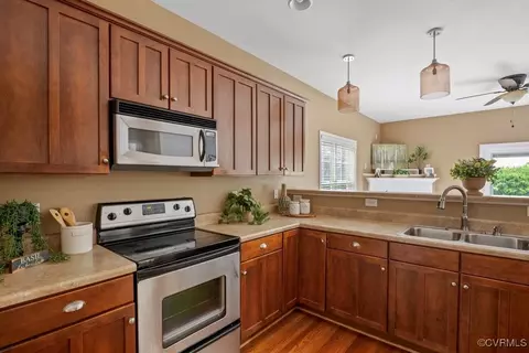 Kitchen - 941 Gorham Ct, Midlothian, VA 23114 photo 2 of 3