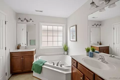 Bath - 941 Gorham Ct, Midlothian, VA 23114 photo 6 of 8