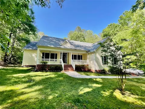 11890 Putnam Pl, Amelia Court House, VA 23002