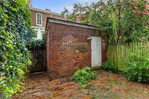 Exterior - 2502 E Grace St, Richmond, VA 23223 photo 3 of 4