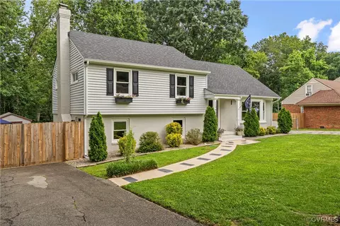 11900 Deerhurst Dr, Midlothian, VA 23113 photo 3