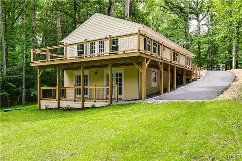 7416 Lakeshore Dr, Quinton, VA 23141