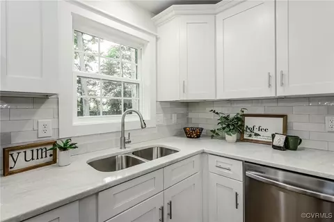 Kitchen - 11649 Olde Coach Dr, Midlothian, VA 23113 photo 8 of 8