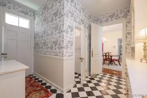 Entry Way - 1630 Park Ave, Richmond, VA 23220 photo 5 of 6