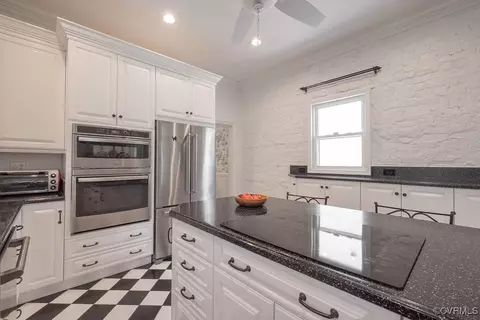 Kitchen - 1630 Park Ave, Richmond, VA 23220 photo 5 of 6