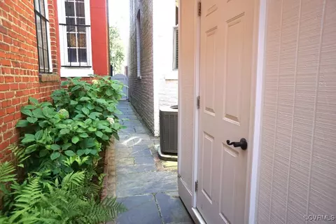 Exterior - 1630 Park Ave, Richmond, VA 23220 photo 5 of 12