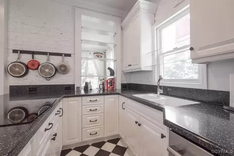 Kitchen - 1630 Park Ave, Richmond, VA 23220 photo 3 of 6