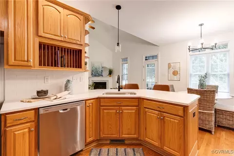 12019 Longfellow Dr, Midlothian, VA 23112 photo 6