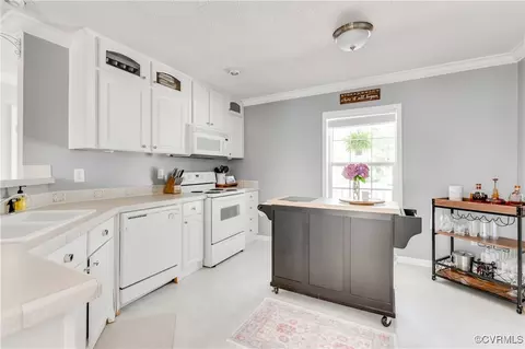 Kitchen - 251 Apache Dr, Deltaville, VA 23043 photo 2 of 4