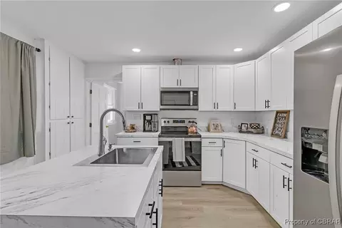 Kitchen - 7284 Farinholt St, Gloucester, VA 23061 photo 2 of 4