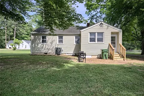 Exterior - 7284 Farinholt St, Gloucester, VA 23061 photo 4 of 7