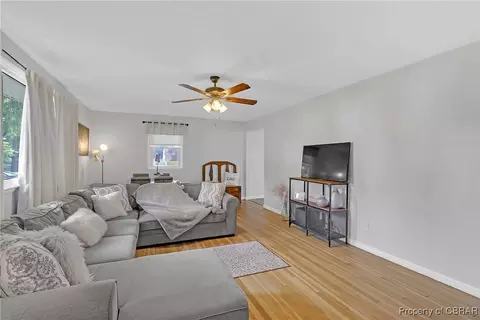 Living - 7284 Farinholt St, Gloucester, VA 23061 photo 1 of 2