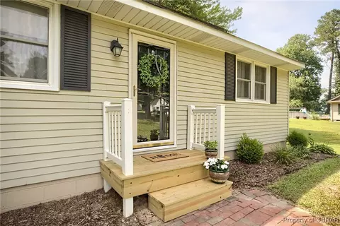 Exterior - 7284 Farinholt St, Gloucester, VA 23061 photo 3 of 7