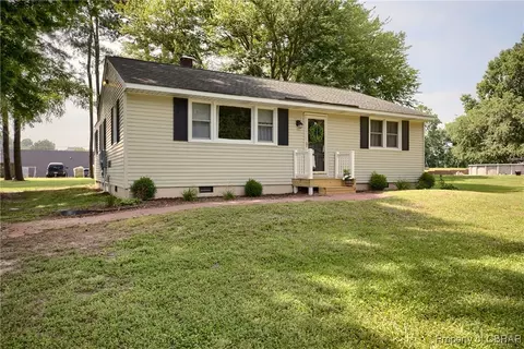 Exterior - 7284 Farinholt St, Gloucester, VA 23061 photo 2 of 7