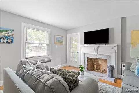 Living - 1012 Ridgecliff Dr, Richmond, VA 23224 photo 3 of 3