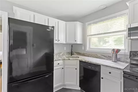 Kitchen - 1012 Ridgecliff Dr, Richmond, VA 23224 photo 2 of 3