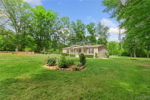 14231 Dykeland Rd, Amelia Court House, VA 23002