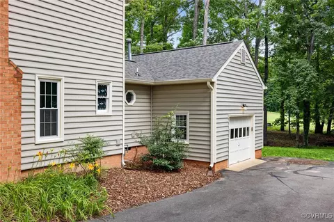 Exterior - 341 Rossmere Dr, Midlothian, VA 23114 photo 13 of 14
