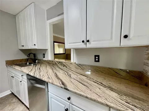 Kitchen - 11767 N Briar Patch Dr, Midlothian, VA 23113 photo 2 of 3
