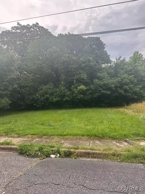 215 Mars St, Petersburg, VA 23803