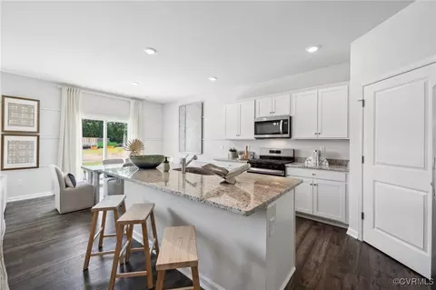 6125 Whisperwood Dr, Ampthill, VA 23234