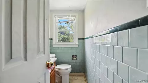 Bath - 17 E 31st St, Richmond, VA 23224 photo 1 of 5