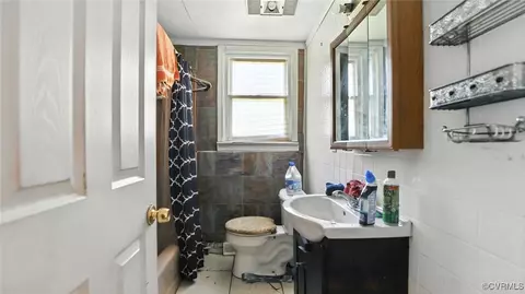 Bath - 17 E 31st St, Richmond, VA 23224 photo 5 of 5
