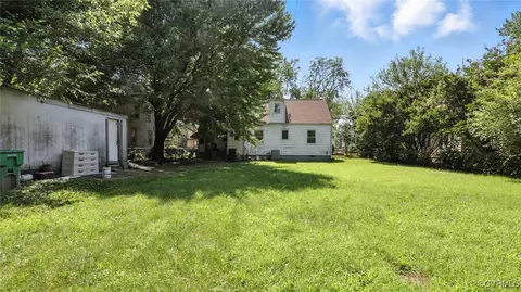 Exterior - 17 E 31st St, Richmond, VA 23224 photo 6 of 9