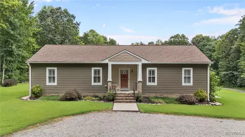 427 Valley View Dr, Aylett, VA 23009