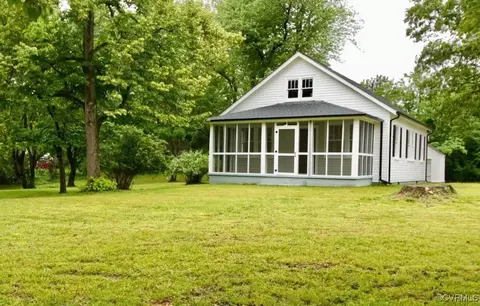 7244 Fredericksburg Tpke, Woodford, VA 22580