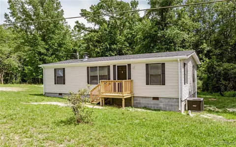 Exterior - 21113 River Rd, Sutherland, VA 23885 photo 2 of 9