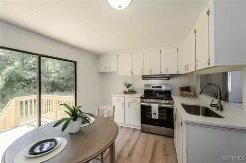 Kitchen - 21113 River Rd, Sutherland, VA 23885 photo 4 of 5