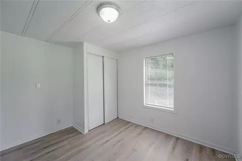 Bedroom - 21113 River Rd, Sutherland, VA 23885 photo 2 of 4