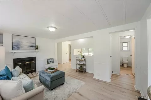 Living - 21113 River Rd, Sutherland, VA 23885 photo 2 of 4