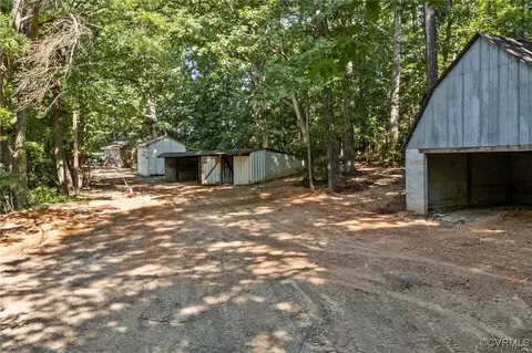 2001 Hicks Rd, North Chesterfield, VA 23235 photo 4