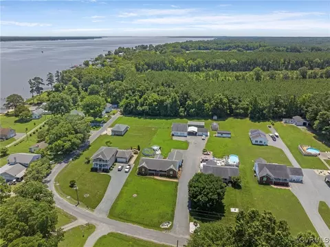 1094 Boaters Way, Dunnsville, VA 22454