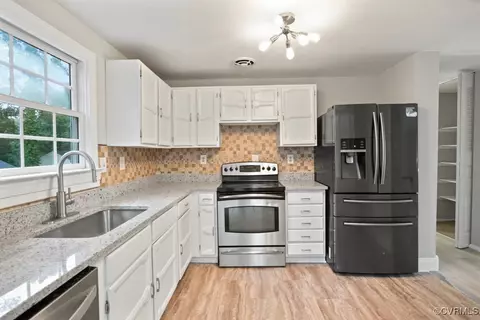4916 Fairlake Ln, Glen Allen, VA 23060