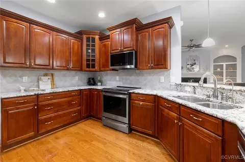 Kitchen - 14712 Evershot Cir, Midlothian, VA 23112 photo 2 of 5